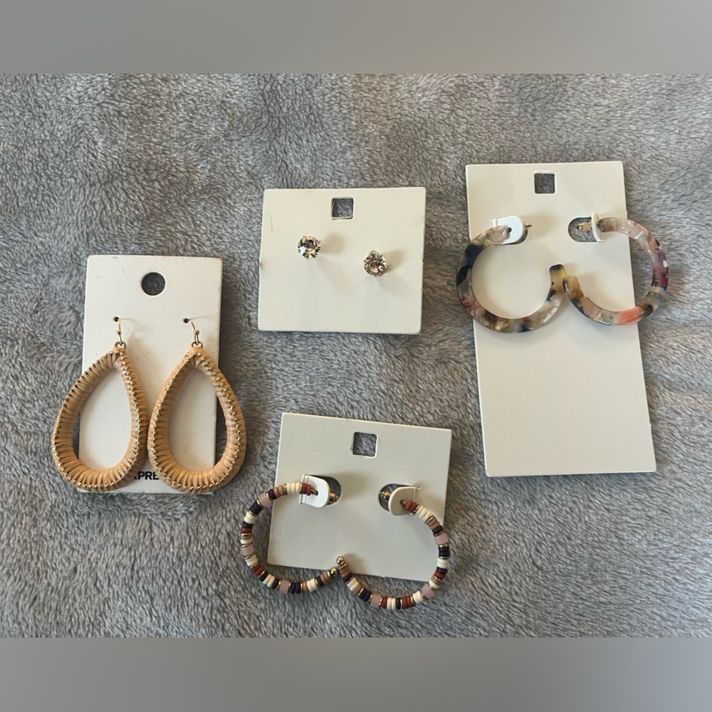 EXPRESS OLD NAVY Fashion HUGE lot earrings dangly plastic hoops studs crystal - Picture 3 of 3